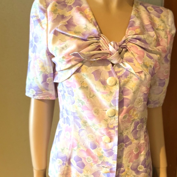 Valentino Boutique pastel flowers short sleeve silk top. Size 8 - Picture 5 of 7